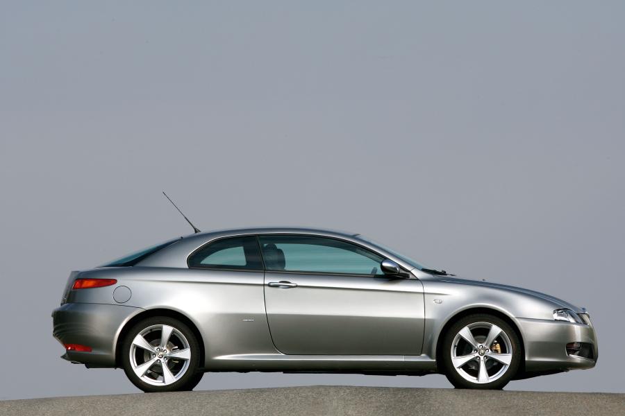 Alfa Romeo GT Q2 (937C) 2006 года  (фото 7 из 31)